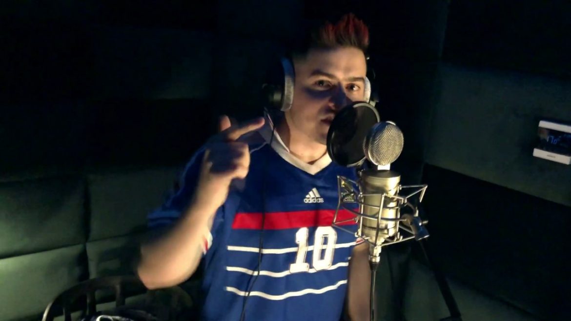 Krzy Krzysztof wjeżdża na scenę w koszulce Zidane’a sprzed 20 lat