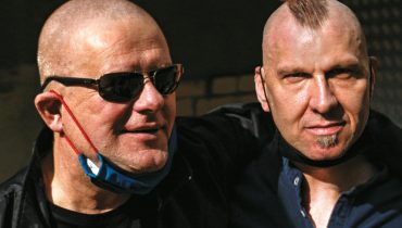 „Uszyta ze Skiby, Kukiza i autoplagiatów” – Marcin Flint recenzuje „Zarazę” Kazika