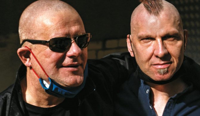 „Uszyta ze Skiby, Kukiza i autoplagiatów” – Marcin Flint recenzuje „Zarazę” Kazika