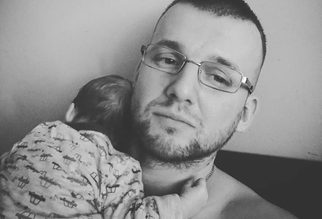 KęKę o ojcostwie: „Czy naprawiając jedne błędy, nie popełniam drugich”?