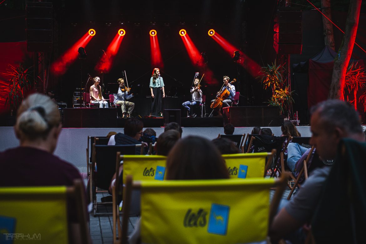 Zastanawialiście się, jak teraz wyglądają koncerty? Zobaczcie nasze zdjęcia z występu Tęskno w Operze Leśnej