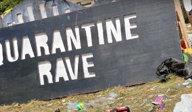 Brytyjska policja zamyka drogi, by nie dopuścić do kolejnych nielegalnych imprez