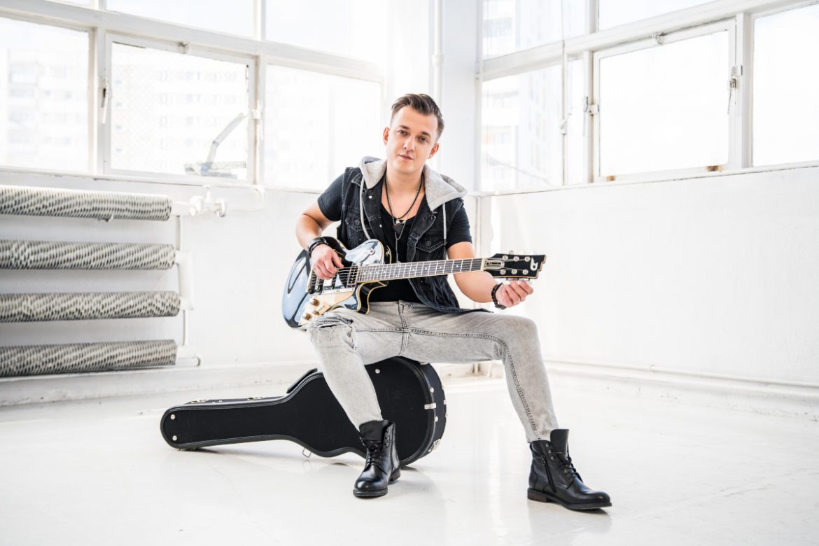 „Sen na jawie” – nowy singiel Pawła Tura