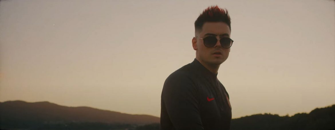 Krzy Krzysztof sam, nie na fejmie Quebo. Nowy singiel w sieci