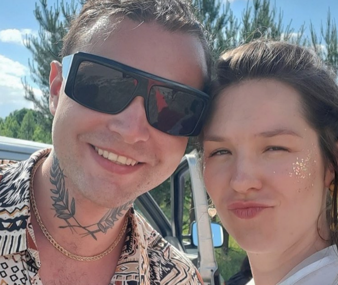 Sarius w numerze z Karoliną Czarnecką: „Mogą się o mnie martwić, ich prestiż dla mnie pastisz”