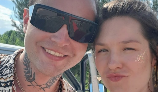 Sarius w numerze z Karoliną Czarnecką: „Mogą się o mnie martwić, ich prestiż dla mnie pastisz”