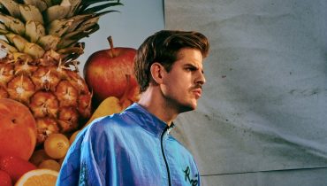 Bunt Hemingwaya jest zlepkiem tytułów z “Newsweeka”, “Gazety Wyborczej” i żółtych pasków TVN24 – recenzujemy „Jarmark Taco