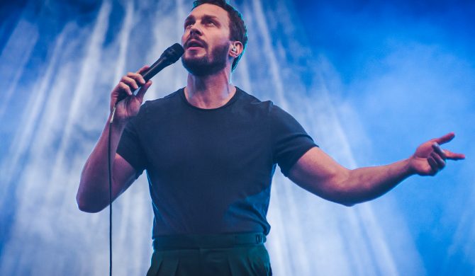 Sławek Uniatowski w Operze Leśnej (Foto: tarakum.pl)