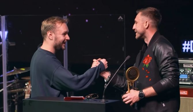 Saful wręcza nagrodę Solarowi. „Wiedziałem, że będą jaja i są jaja”