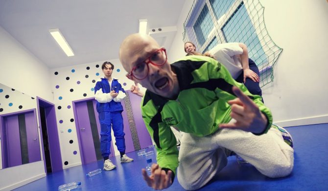 Adi Nowak łączy siły z KęKę z okazji Dnia Edukacji Narodowej