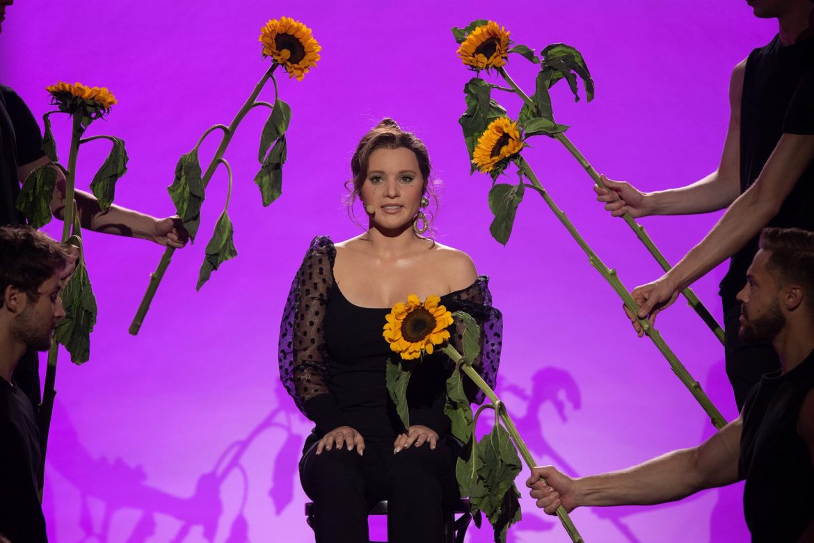 Marta Gałuszewska śpiewa największy hit tego roku