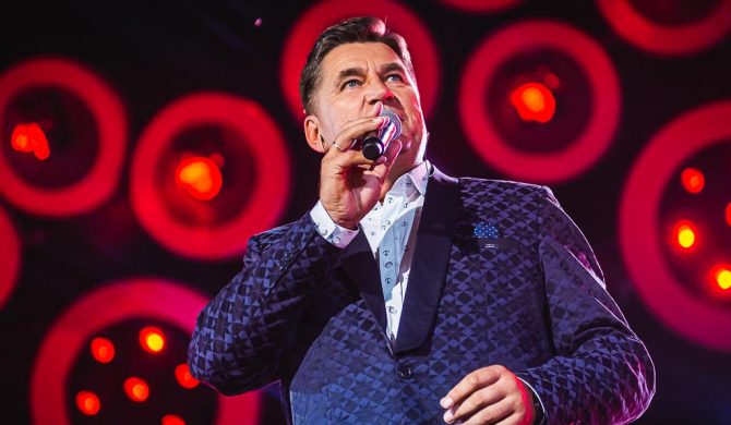 Lider Bayer Full obrażony na TVP. „Traktuje się nas jako niedouczonych i zapyziałych muzykantów”