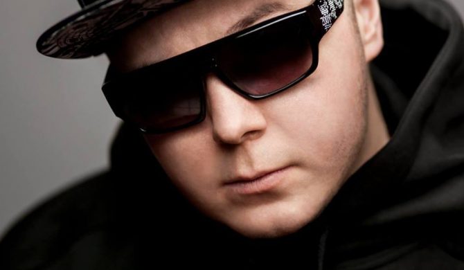 Donatan zobaczył, ile wg Tomasza Hajty potrzeba, by „normalnie żyć” i stwierdził, że czas ograniczyć wydatki