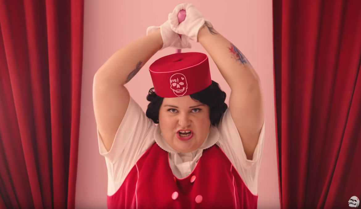 alyona alyona i Vladimir Couchemar zabierają nas do świata rodem z filmów Wesa Andersona