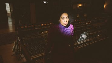 Celeste twierdzi, że wytwórnia jej grozi i ją szantażuje 