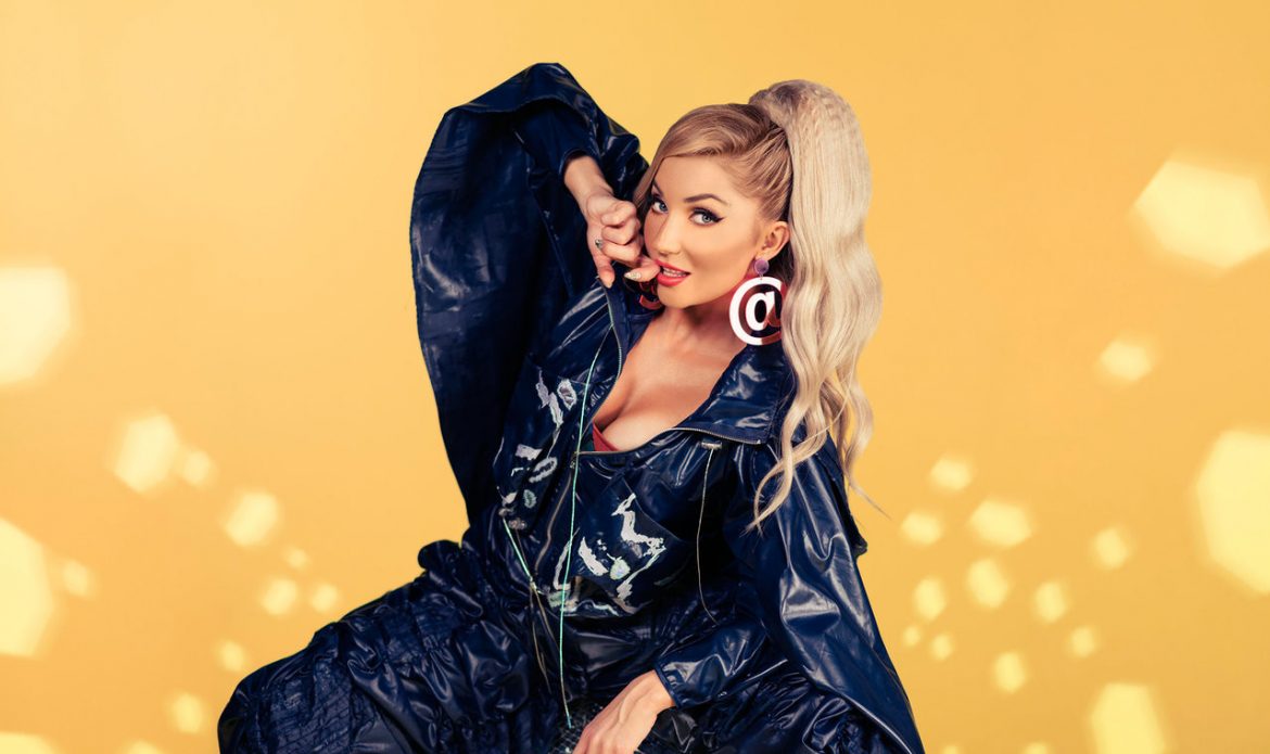 Cleo w niecodziennym projekcie. Artystka przygotowała „lewą” i „prawą” wersję klipu do piosenki z gościem