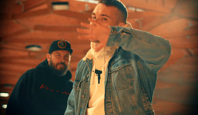 O.S.T.R. i Hades zdradzili, na jakich najdziwniejszych przedmiotach i częściach ciała składali autografy