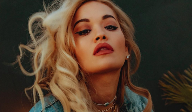 Rita Ora ukarana wielkim mandatem za imprezowanie w czasie pandemii