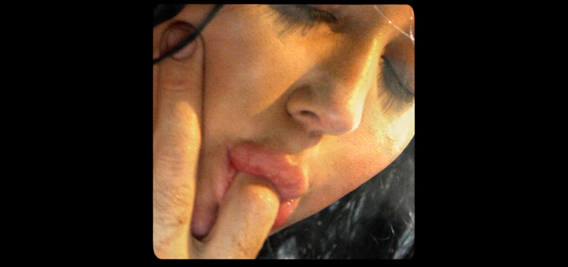 Noah, siostra Miley Cyrus, naga w pełny seksu teledysku