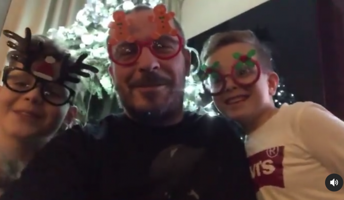 O.S.T.R. z synami życzą wam smacznego śledzia