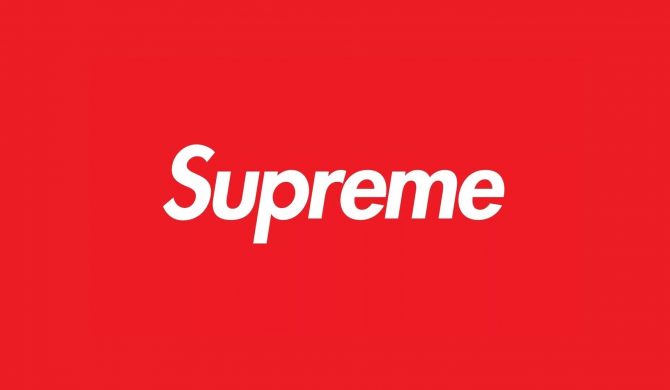 Słynna wokalistka ma świątecznych t-shirtach Supreme