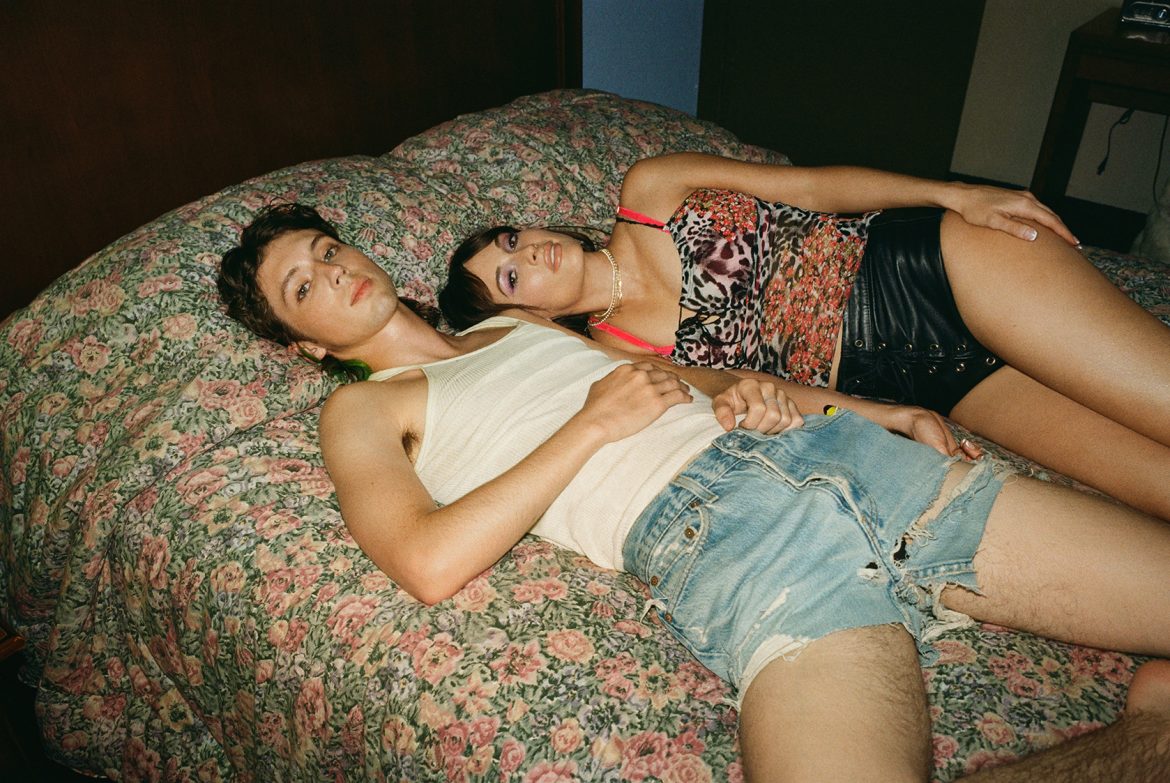 Troye Sivan, Mark Ronson i Kacey Musgraves w nowej wersji „Easy”