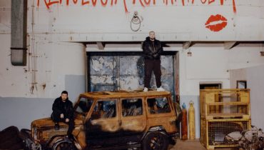 Zamiast rewolucji megalomania, rozczulanie się nad sobą i słaby humor – Marcin Flint recenzuje „Romantyczną rewolucję”