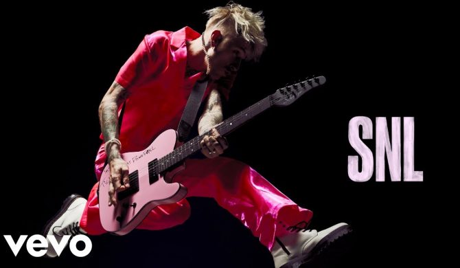 Machine Gun Kelly spadł ze sceny podczas nagrania SNL