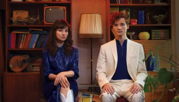 „Z dźwięków, które do tej pory były ignorowane przez radio, duet uczynił muzykę dla szerokiej publiczności” – recenzujemy nowy album Kwiatu Jabłoni