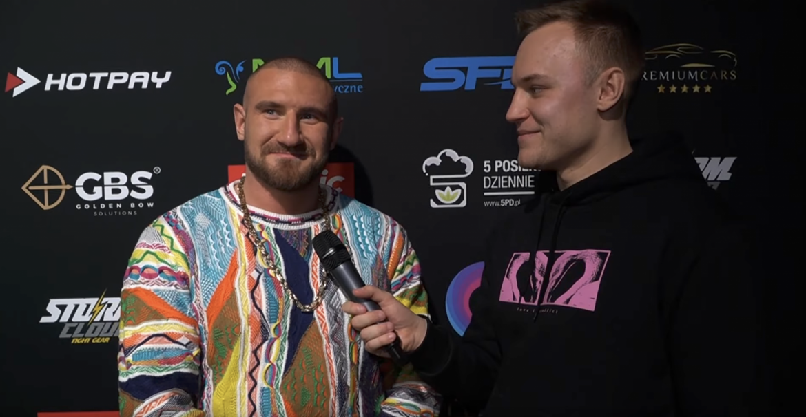 Kizo wskazuje przeciwnika, z którym bałby się walczyć bardziej niż z Popkiem