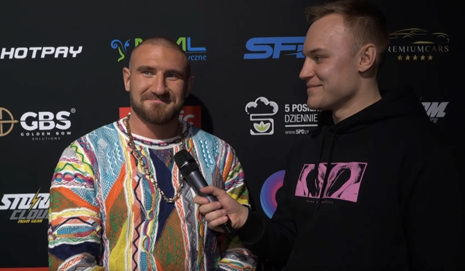 Kizo wskazuje przeciwnika, z którym bałby się walczyć bardziej niż z Popkiem