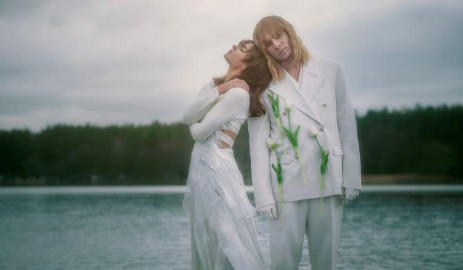 Natalia Szroeder i Ralph Kaminski łączą siły w pięknym singlu „Przypływy”