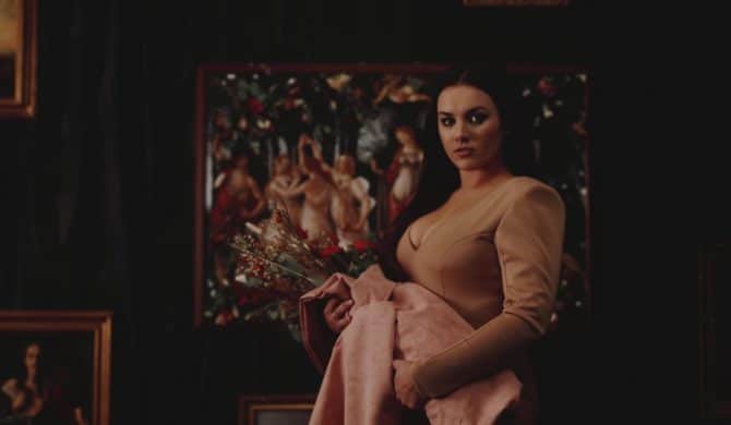 „Jestem Ewa, a to jest moje ciało” – nowy singiel i poruszający klip Ewy Farnej