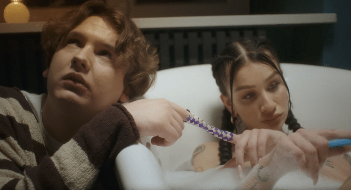 Hodak i Dziarma łączą siły w letnim love songu. Zobaczcie pełen uroku i dystansu klip