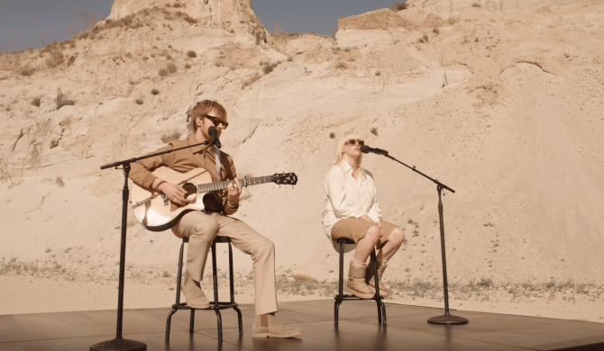 Billie Eilish z akustycznym występem na pustyni