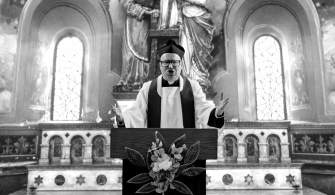 Kult uderza w kler nowym klipem