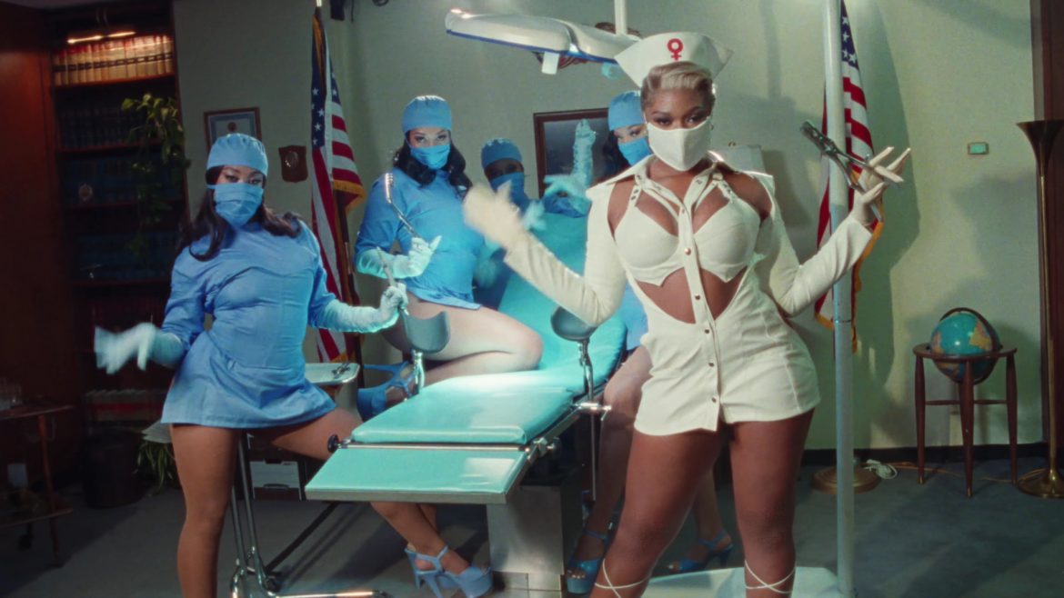 Megan Thee Stallion i jej koleżanki prześladują zboczeńca