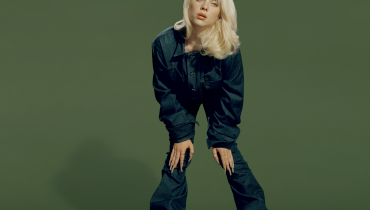 Billie Eilish, Gracie Abrams i inni wskrzeszają Komitet Pierwszej Poprawki z lat 40.