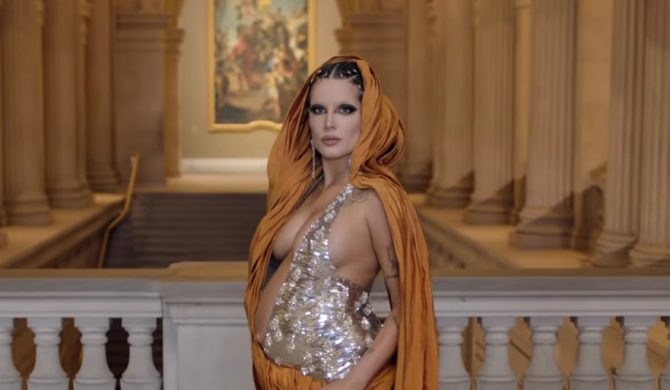 Halsey odsłania pierś na okładce nowej płyty. Artystka zaprezentowała grafikę w niecodzienny sposób