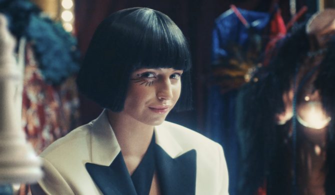 „Na darmo” – nowy singiel i teledysk Julii Wieniawy