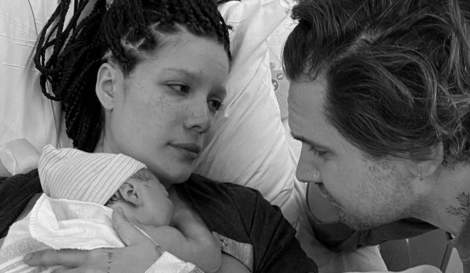 Halsey urodziła i pokazała rodzinne zdjęcie