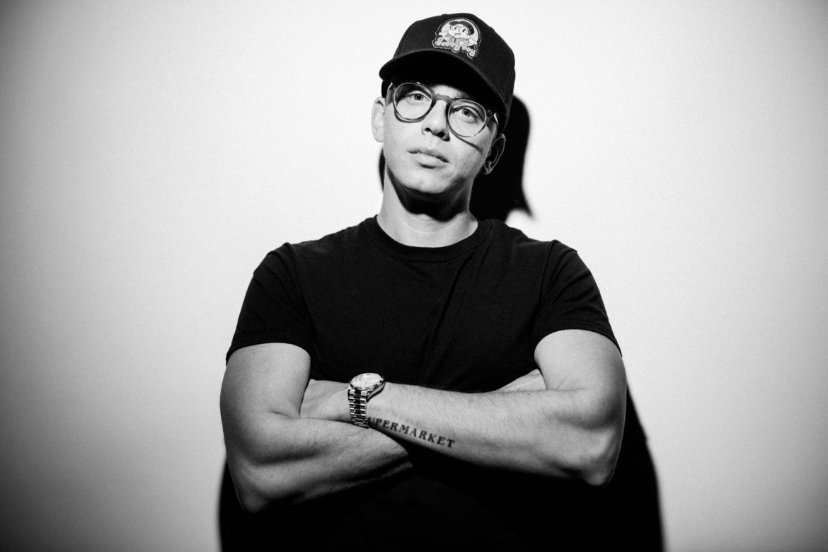 Logic ostro zrugał fana: „Czy ty skurwy***ie, piszesz smsa w momencie, gdy ja daje z siebie wszystko?”