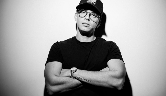 Logic ostro zrugał fana: „Czy ty skurwy***ie, piszesz smsa w momencie, gdy ja daje z siebie wszystko?”