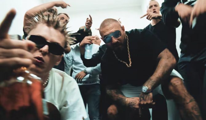 Kizo i Oki tańczą pogo