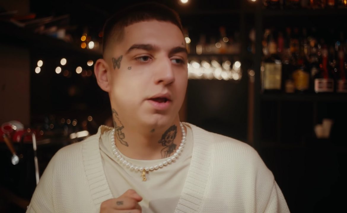 „Skąpo ubrana chce bym patrzył jej w twarz” – Sobel o „Drobnej zabawie”