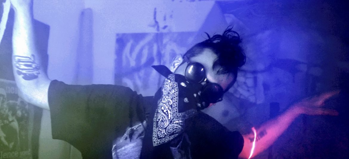 Złoty singiel i szokujący klip Zdechłego Osy