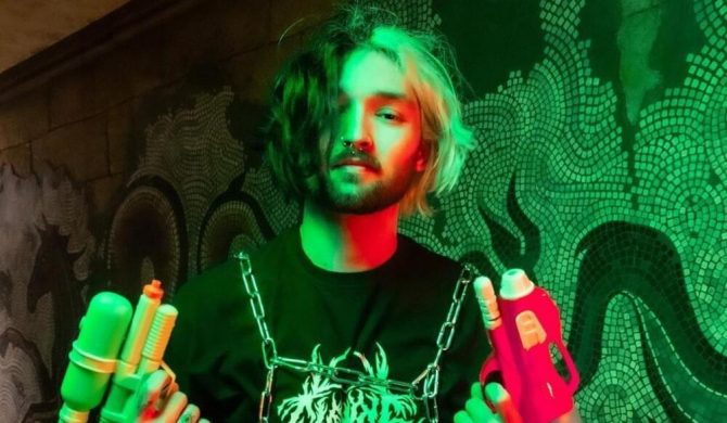 Chivas zaatakowany na koncercie. Raper dostał w głowę butelką