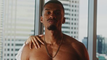 Dziewczyna Denisa Załęckiego uczestniczyła w „gorących” live’ach Josefa Bratana. Jej matka komentuje zachowanie rapera