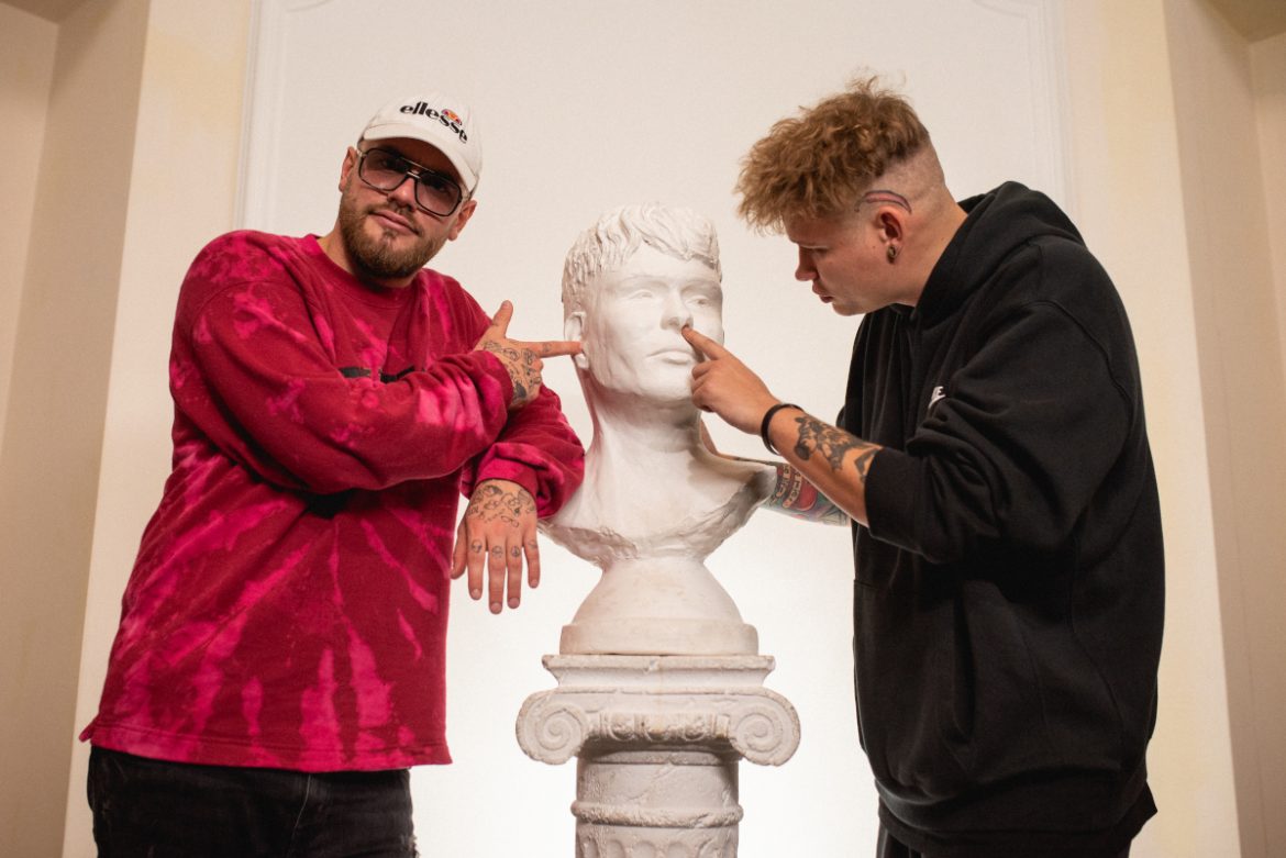 Szymi Szyms pokazuje „Brzydkie”. Nowy teledysk reprezentanta QueQuality