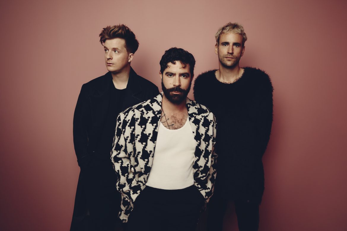 Foals nagrali nowy singiel. Posłuchaj „Wake me up” i zobacz klip